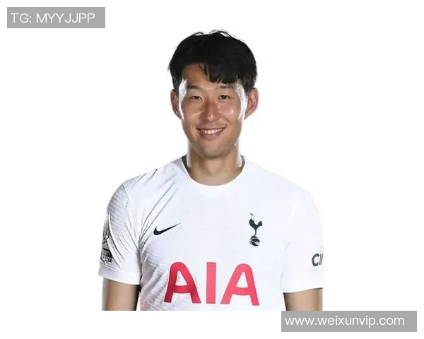 球星卡与足球美女完美结合展现运动魅力与时尚风采