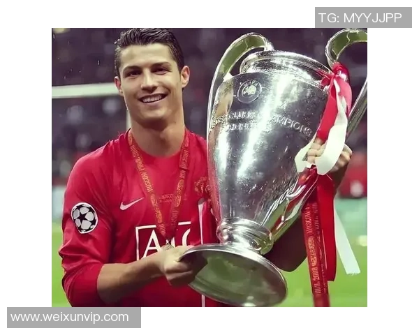 足球巨星与传奇球员的荣耀历程与赛场传奇故事探秘